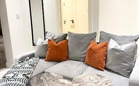 Modern Single Room In Kensington Central London